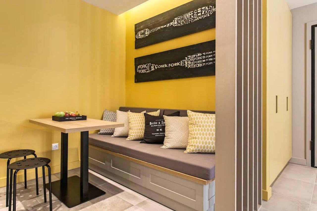 Modern Design Acropolis Flat Apartment